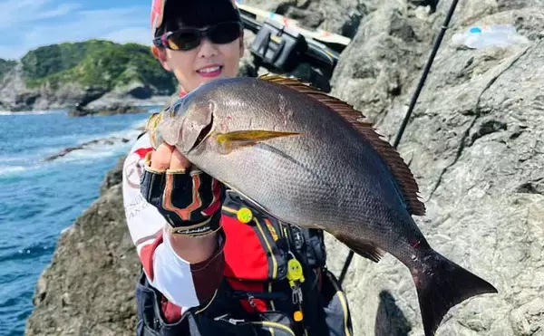 「脂ノリノリ！」磯フカセ釣りで40cm超え大型イサキ浮上【ふかしま丸・大分】クロも連発