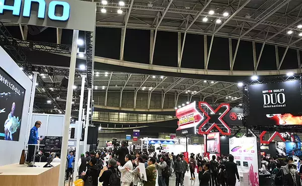 「釣りフェスで見つけた【異空間】ブースが神秘的すぎた　最新タックルよりも心に残ったものとは？」の画像