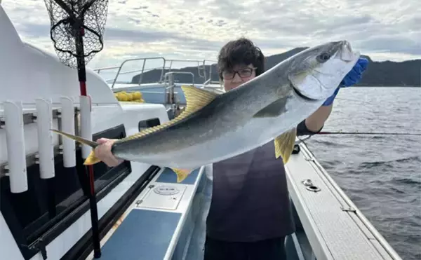 「【落とし込み釣果速報】エサ付き良好で良型ヒラマサにサワラなどでクーラー満タン！（福岡）」の画像