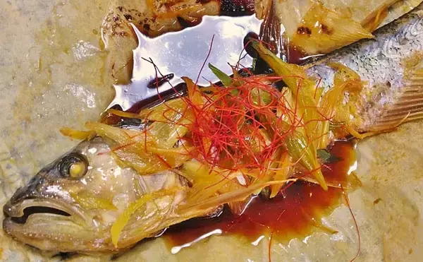 釣魚・外道のグルメ『ハスの清蒸（チンジョン）』　骨切り不要で上品な味わいに