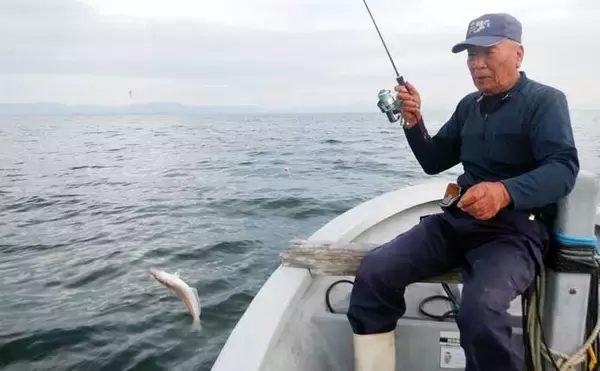 「夏を代表する魚「キス（シロギス）」を船で釣ろう！【タックル・仕掛け・エサ・釣り方を解説】」の画像