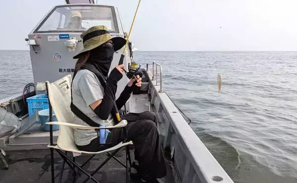 「夏を代表する魚「キス（シロギス）」を船で釣ろう！【タックル・仕掛け・エサ・釣り方を解説】」の画像