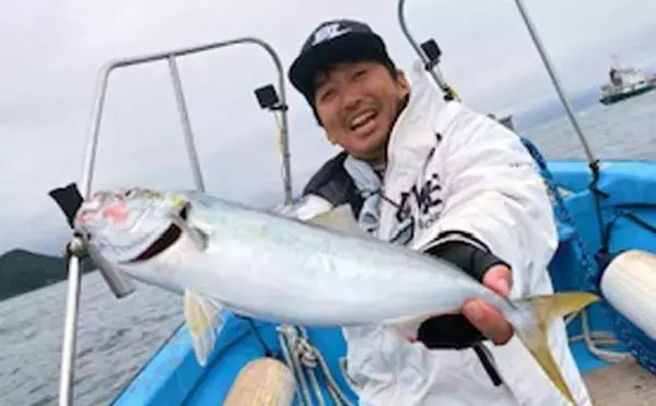 「伊勢湾のボートジギングでまさかの53cmクエを手中！【愛知】ワラサ・タチウオ・マダイも次々ヒット」の画像