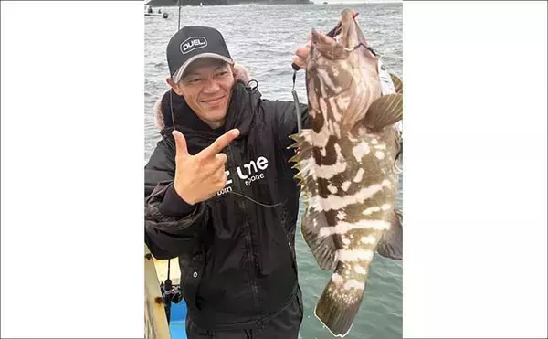 「伊勢湾のボートジギングでまさかの53cmクエを手中！【愛知】ワラサ・タチウオ・マダイも次々ヒット」の画像