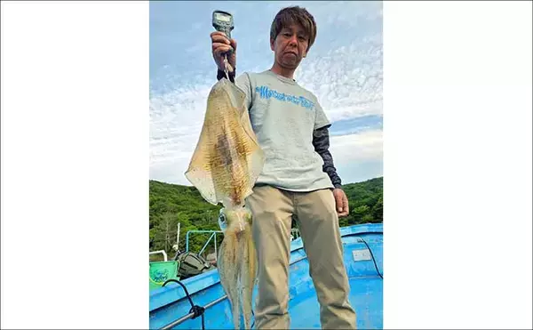 「イカダでのヤエン釣りで春の大型アオリイカを狙う【三重】1kg超え本命と対面成功」の画像