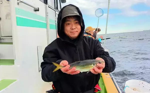 「東京湾のショートアジ釣りで40cm級含み船中トップ17尾キャッチ【神奈川】速潮攻略がカギ」の画像