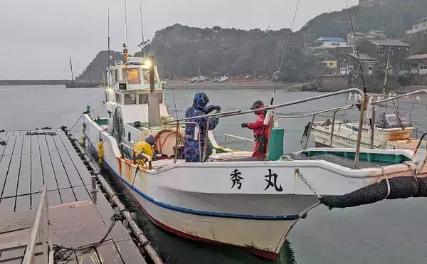 「「雨と強風の中でサワラ3kg！」一瞬のボイルを射止めた石鏡沖キャスティングゲーム【三重】」の画像