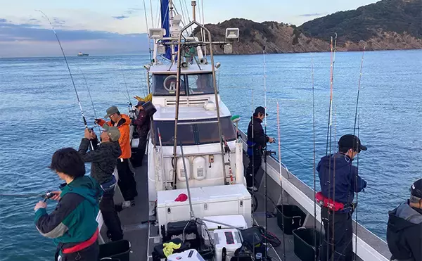 「53cmの超大型アジお目見え！【大阪】バチコンアジングで良型アジが続々登場」の画像