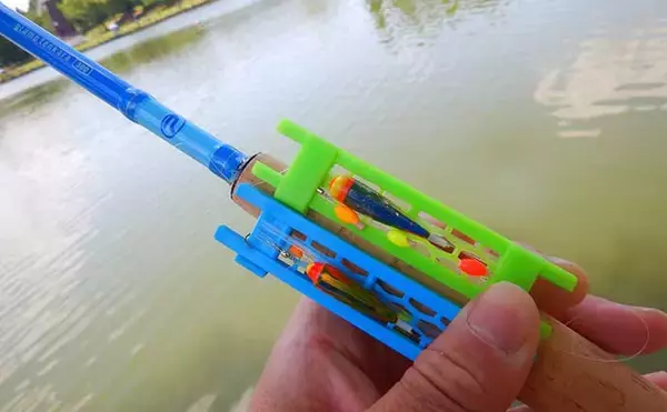 「都内の公園でブルーギルの数釣り堪能　魚影抜群で2時間強で100匹超え」の画像