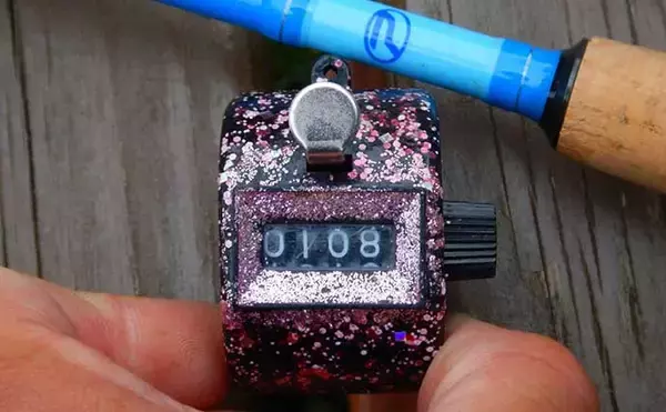 「都内の公園でブルーギルの数釣り堪能　魚影抜群で2時間強で100匹超え」の画像