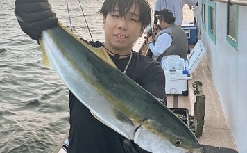 「ブリ90cm浮上！」南知多沖ジギング船でイナダ入れ食い＆マダイ47cmも【愛知】