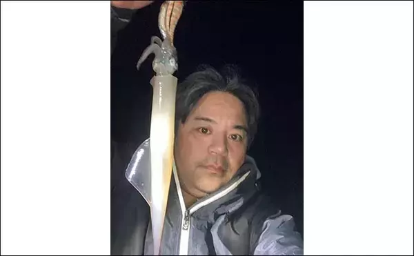 「波止ヤリイカ釣りで本命12尾　エサ巻きエギ＆電気ウキ釣りで挑戦」の画像