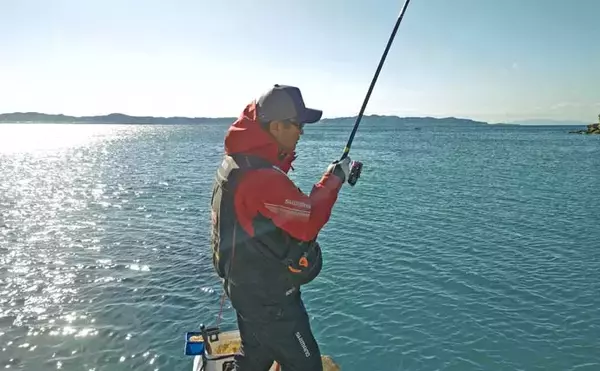 「堤防フカセ釣りで36cm頭にクロダイ2尾にメジナを好捕【千葉・富浦西浜突堤】」の画像