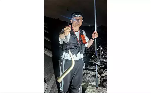 「「太ウナギ＆年無しクロダイWヒット！」宮川の夜釣りで苦戦の末に良型登場【三重】」の画像