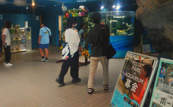 淡水大型魚の日本記録保持者が「さいたま水族館」へ！　憧れのコクレンを前に釘付け