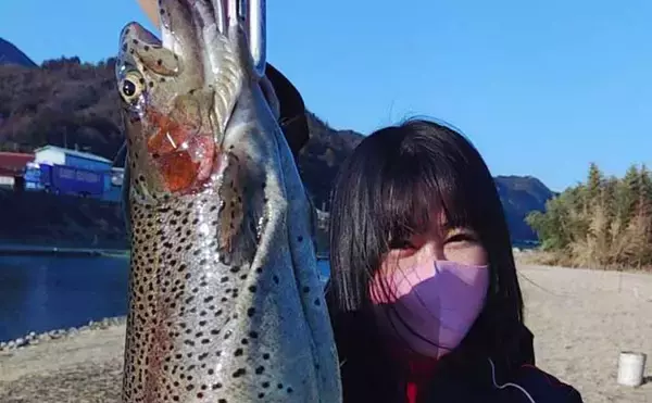 エリアトラウトフィッシングで40cm超ニジマス　ヤマメも顔出し