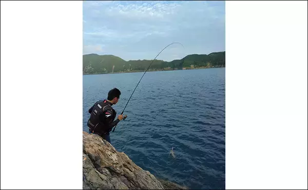 「磯でのエギング＆フカセ釣りを堪能【大分・米水津】アオリにグレに大型カワハギでお土産十分」の画像