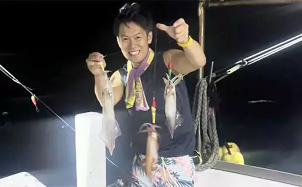 「【夜焚きイカ釣果速報】イカメタルでも100尾オーバーと絶好調（福岡）」の画像