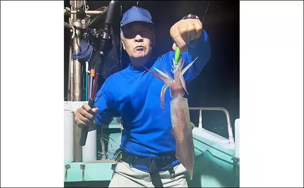 「【夜焚きイカ釣果速報】イカメタルでも100尾オーバーと絶好調（福岡）」の画像