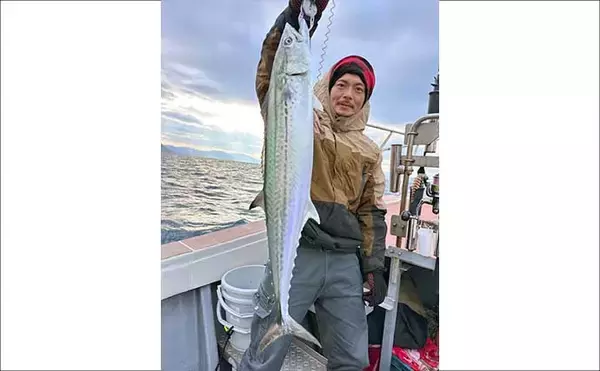 「【沖釣り釣果速報】若狭沖のジギングでメタボサワラ浮上！ヒラマサ＆シーバスも交じり好気配（北陸）」の画像