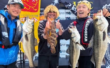 ボートシーバス釣り大会で70cm級を揃えて優勝！ヘビーウェイトのバイブレーションが的中