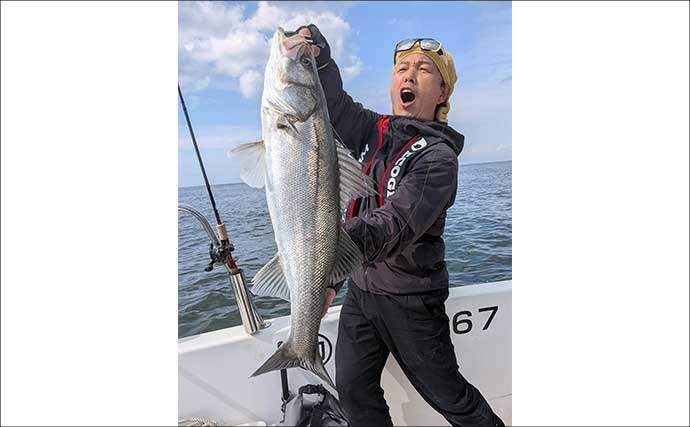 ボートシーバス釣り大会で70cm級を揃えて優勝！ヘビーウェイトのバイブレーションが的中