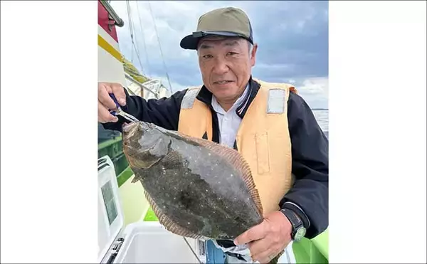 「相模湾「LTヒラメ釣り」でレアな高級魚『ホウキハタ』が浮上【まごうの丸】」の画像