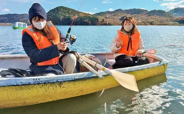 「入鹿池でボートワカサギ釣り満喫【愛知】 連掛け連発で初挑戦の女性2人も快釣」の画像