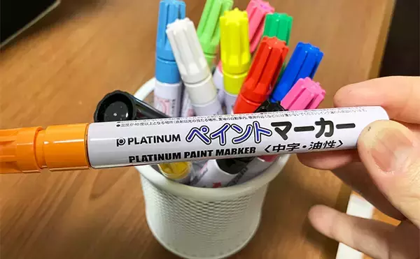 「「全てダイソー製品！」 100均ルアーをマジック直塗り＆UV硬化のお手軽カスタムしてみた」の画像