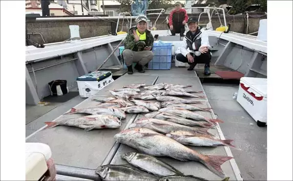 「玄界灘で良型マダイが続々ヒット中！【タイラバ釣果速報6選・福岡】」の画像