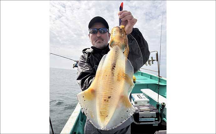 沖のエギングで大型アオリイカが続々ヒット！【オフショアルアー釣果速報7選・三重】
