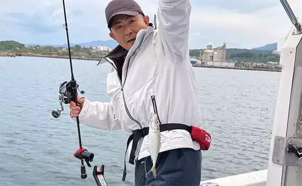 「船での泳がせヒラメ釣りで3.7kg頭に良型2枚手中【新潟・海龍丸】大判は無念のバラシ」の画像