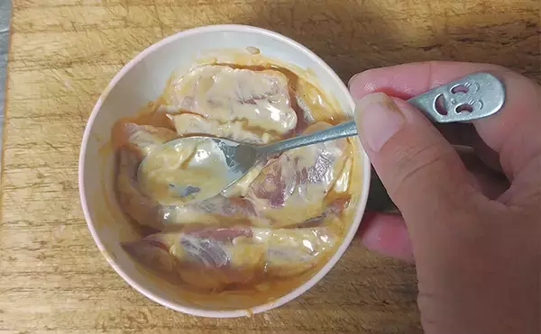 「釣った魚で作る「うまさ倍増」レシピ：ネリゴのネズ和え　マヨネーズで味変を」の画像