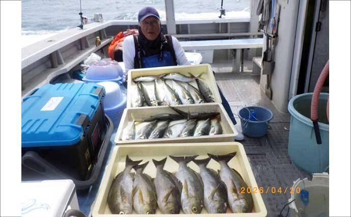 42cm頭に良型イサキ釣る人32匹！大山沖イサキ釣り加速中【船釣り最新情報10選・愛知】