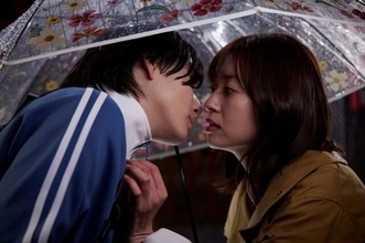 「お迎え渋谷くん」“渋谷大海”京本大我の雨の中のキスに反響多数 　「横顔が美し過ぎる」「キュンを超えて面白い」