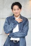 「山本耕史、「RENT」に続き全編英語上演に挑む「ゼロからのスタートだけどやるしかない」　日米合作ブロードウェイミュージカル「フル・モンティ」【インタビュー】」の画像1