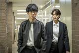 「「今夜もシリアルキラーと待ち合わせ」「とにかく牧野くん死なないで」「楓（山崎紘菜）は口封じのために牧野くん（奥野壮）を撃ったのかな」」の画像1