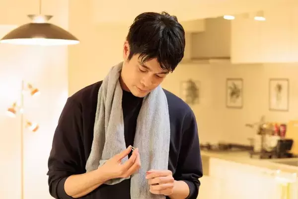 「「ぼくたちん家」“玄一”及川光博と“索”手越祐也の恋人つなぎに反響 「索くんが急に積極的」「『お手』をするミッチーがかわいい」」の画像