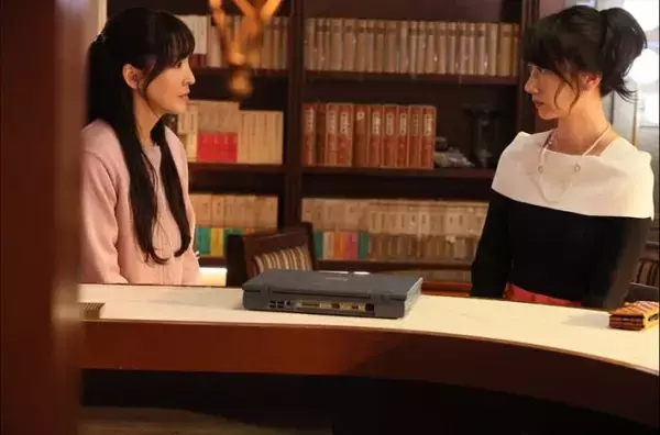 「「月夜行路 ―答えは名作の中に―」「ルナさん（波瑠）と涼子さん（麻生久美子）はホームズとワトソンのようだ」「まさに漱石尽くしの回だった」」の画像