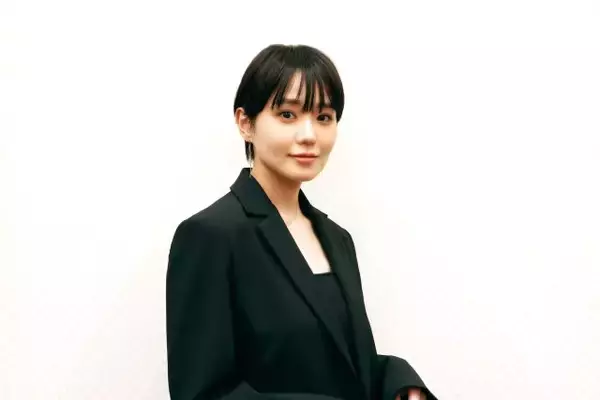 奈緒、感動巨篇「大地の子」の舞台化に挑む　30代を迎え「すごく楽しい」【インタビュー】