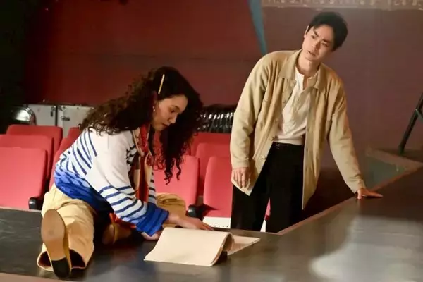 「もしもこの世が舞台なら、楽屋はどこにあるのだろう」「舞台っぽいドラマだけど慣れてくるとどハマりする」「小さな声でしかせりふが読めないトニー（市原隼人）に持っていかれた」