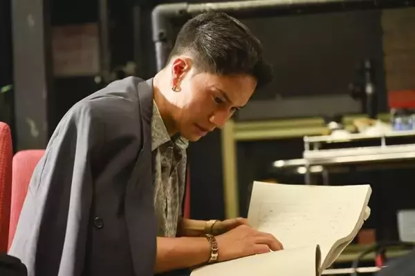 「「もしもこの世が舞台なら、楽屋はどこにあるのだろう」「舞台っぽいドラマだけど慣れてくるとどハマりする」「小さな声でしかせりふが読めないトニー（市原隼人）に持っていかれた」」の画像