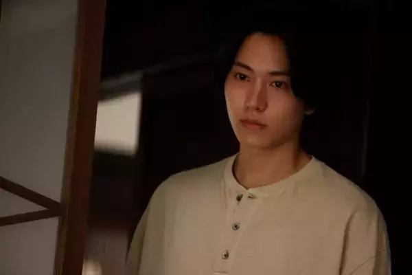 「「ひと夏の共犯者」“巧巳”橋本将生と“眞希”恒松祐里は「切ない両思い」 「キス未遂からのハグシーンが美しかった」」の画像