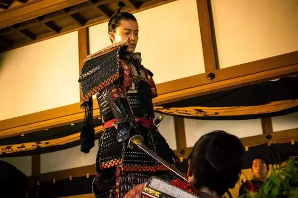 「小栗旬「織田信長は、気づいたら“破壊神”になっていた」“本能寺の変”迫る！【大河ドラマ「豊臣兄弟！」インタビュー】」の画像