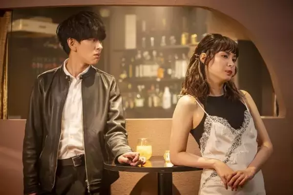 「「今夜もシリアルキラーと待ち合わせ」「2人の関係性の変化が楽しみ」「12人ってやば過ぎないか。中指に赤い指輪の意味は何だったんだろう」」の画像