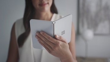 マイクロソフトがAndroidスマホ発表！ 折りたためる「Surface Duo」