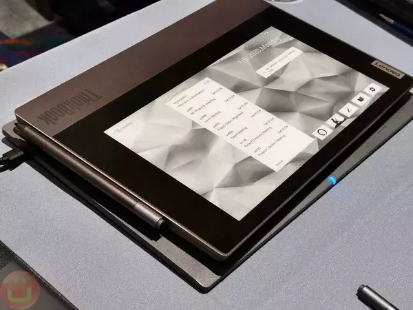 サブディスプレイはEインク　レノボの「ThinkBook Plus」