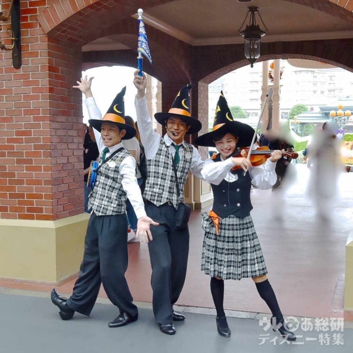 Tdl ハロウィーン版のミニショーが大人気 Tdlバンド ジップンズームガイドツアーでパークがもっと楽しくなる 17年9月28日 エキサイトニュース