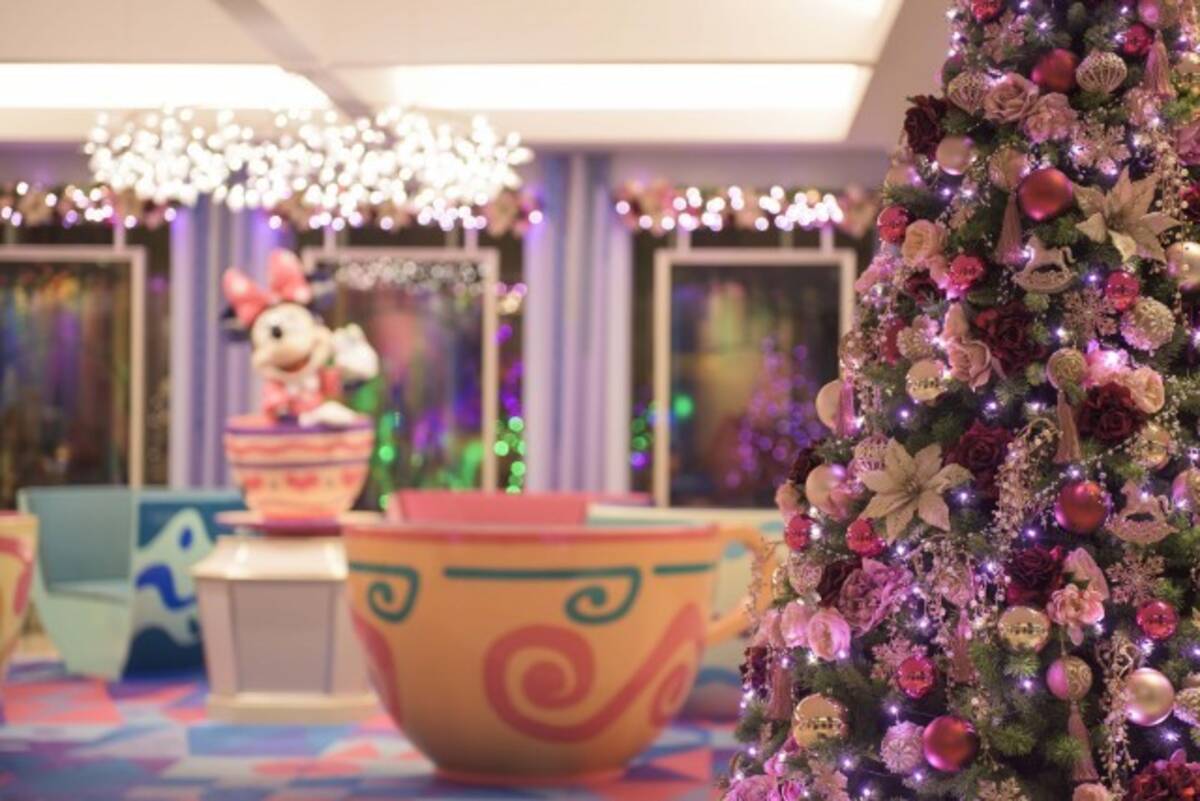 新ホテル 東京ディズニーセレブレーションホテルはじめてのクリスマス 2つの棟にクリスマスデコレーションが登場 17年12月18日 エキサイトニュース