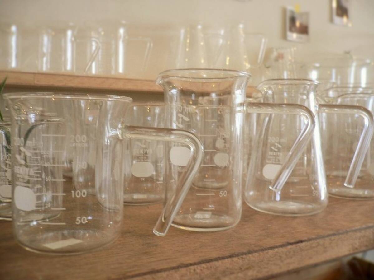 リカシツ ビーカー フラスコがおしゃれ雑貨に大変身 リピーター続出の注目ショップに行ってみた 清澄白河 15年7月21日 エキサイトニュース